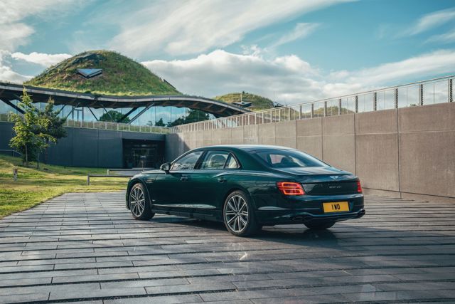 Bentley Flying Spur photo 33