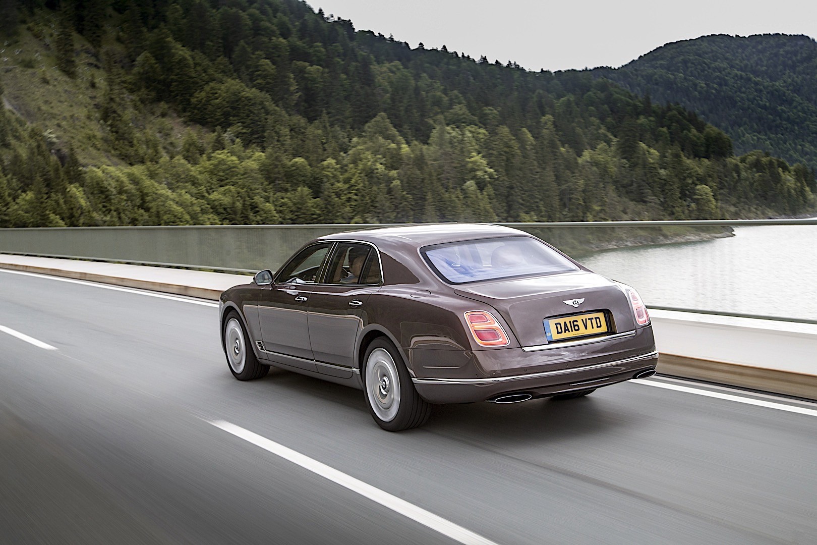 Bentley Mulsanne photo 11