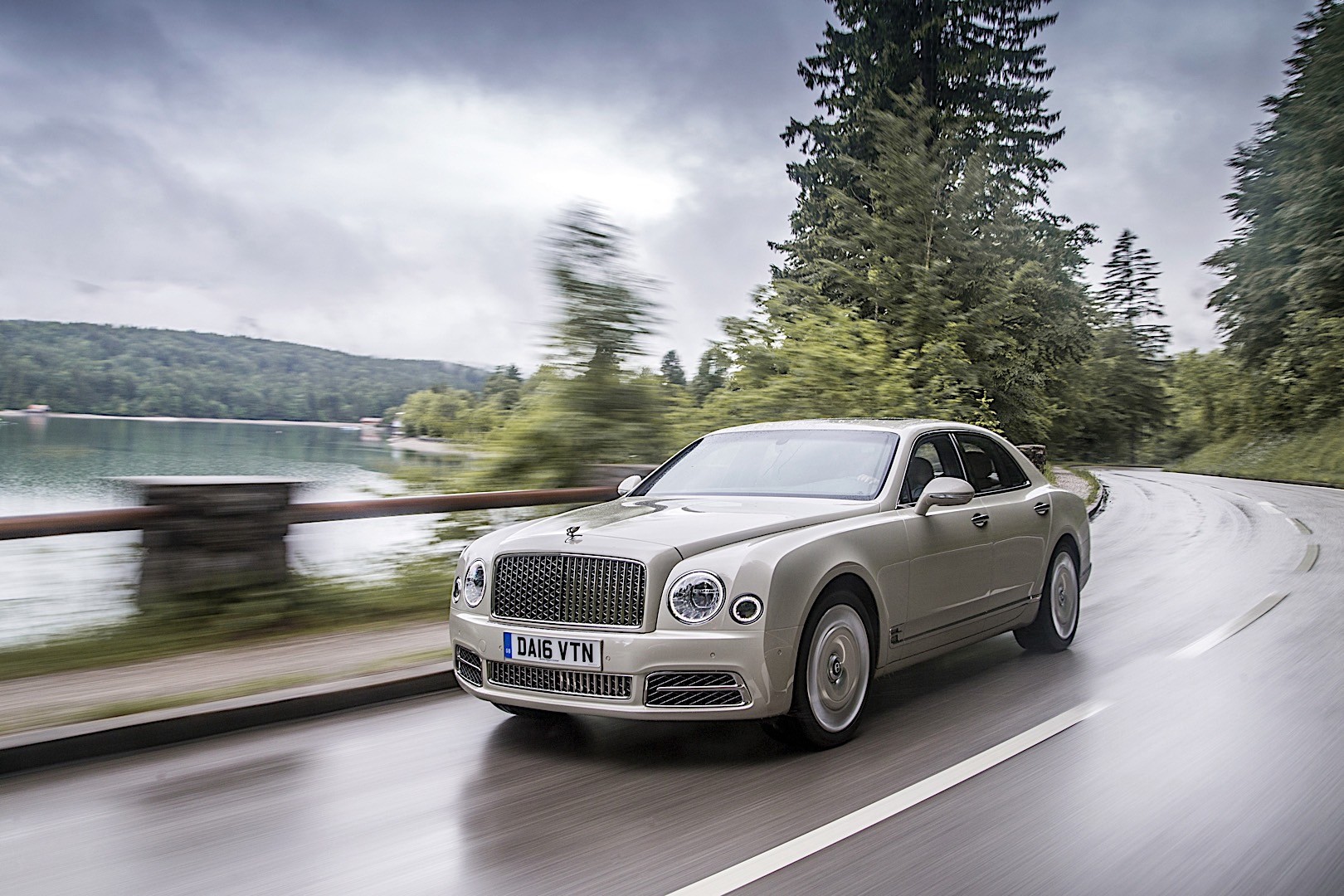 Bentley Mulsanne photo 23