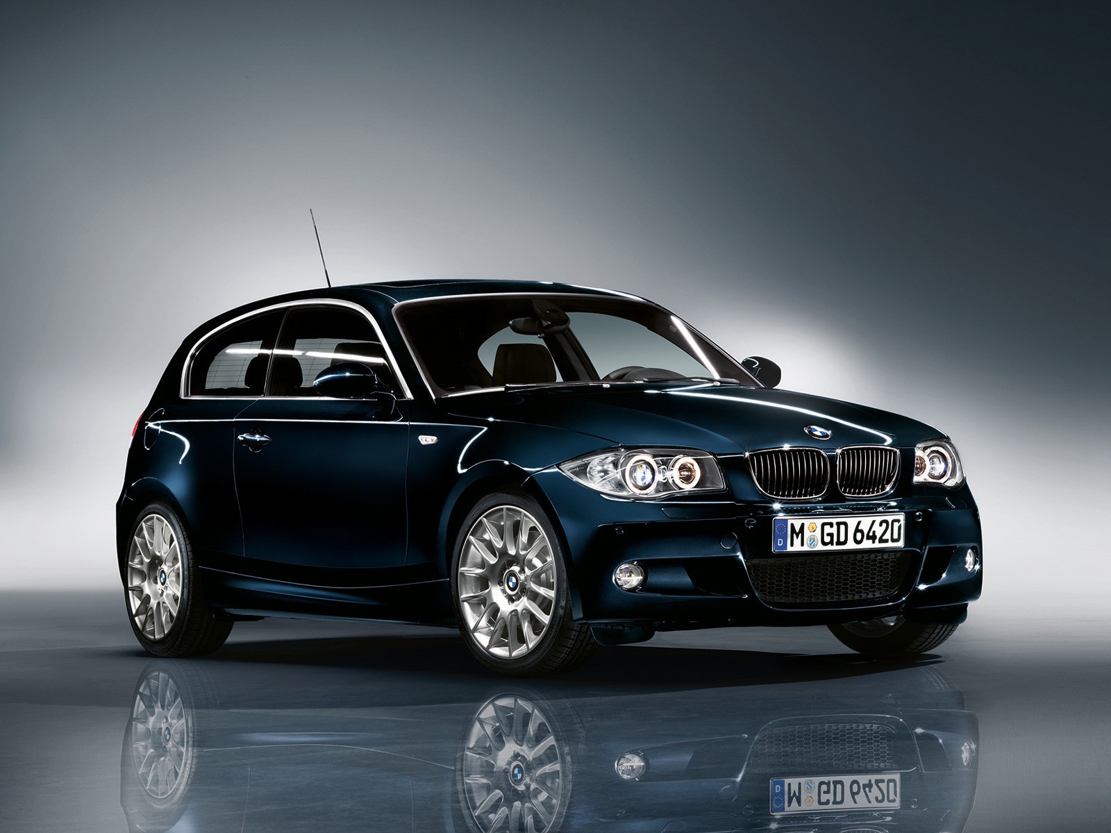Bmw 1 Series 3 Doors photo 14