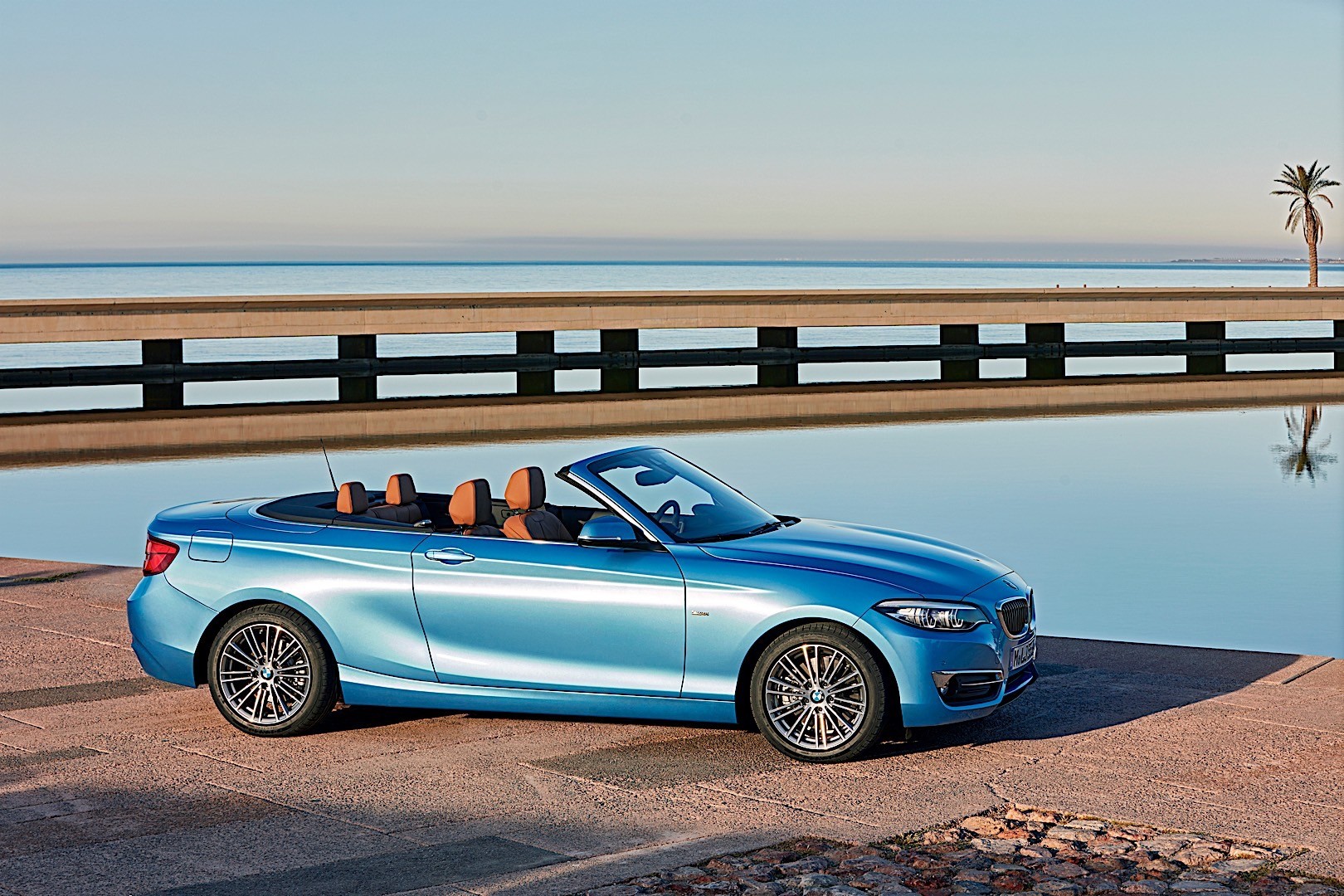 Bmw 2 Series Convertible photo 2