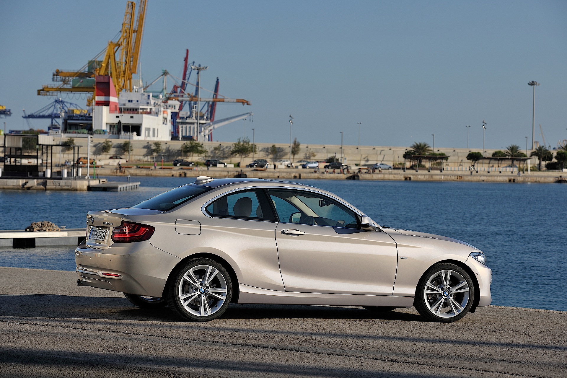 Bmw 2 Series Coupe photo 13