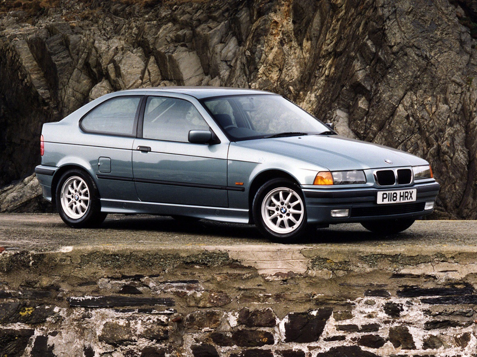 Bmw 3 Series Compact photo 24