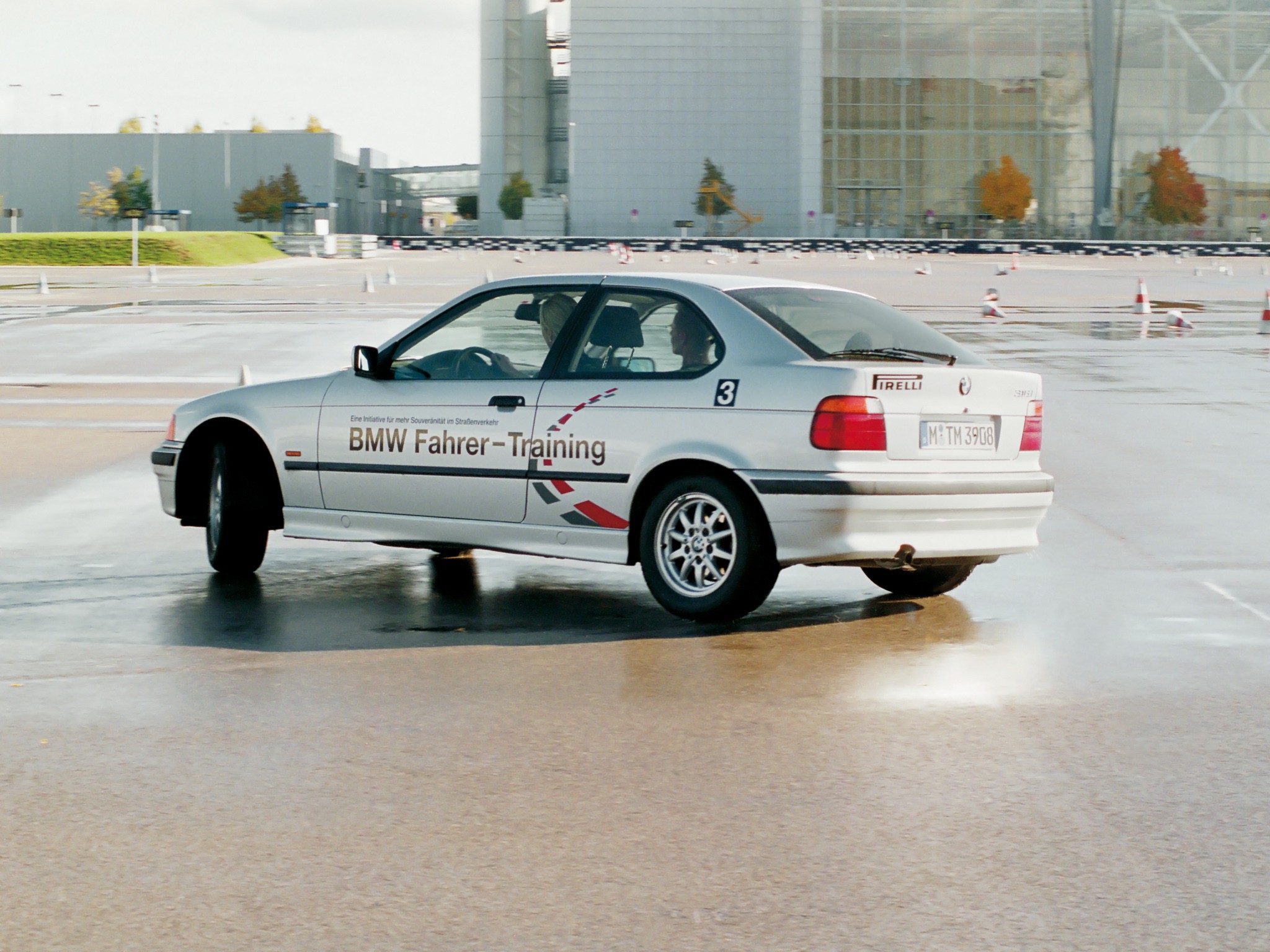 Bmw 3 Series Compact photo 26