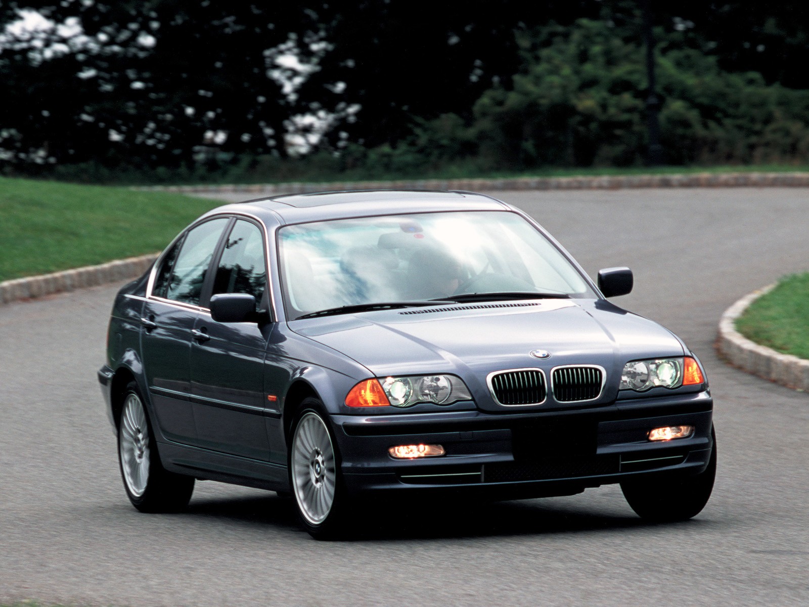 Bmw 3 Series Sedan photo 11