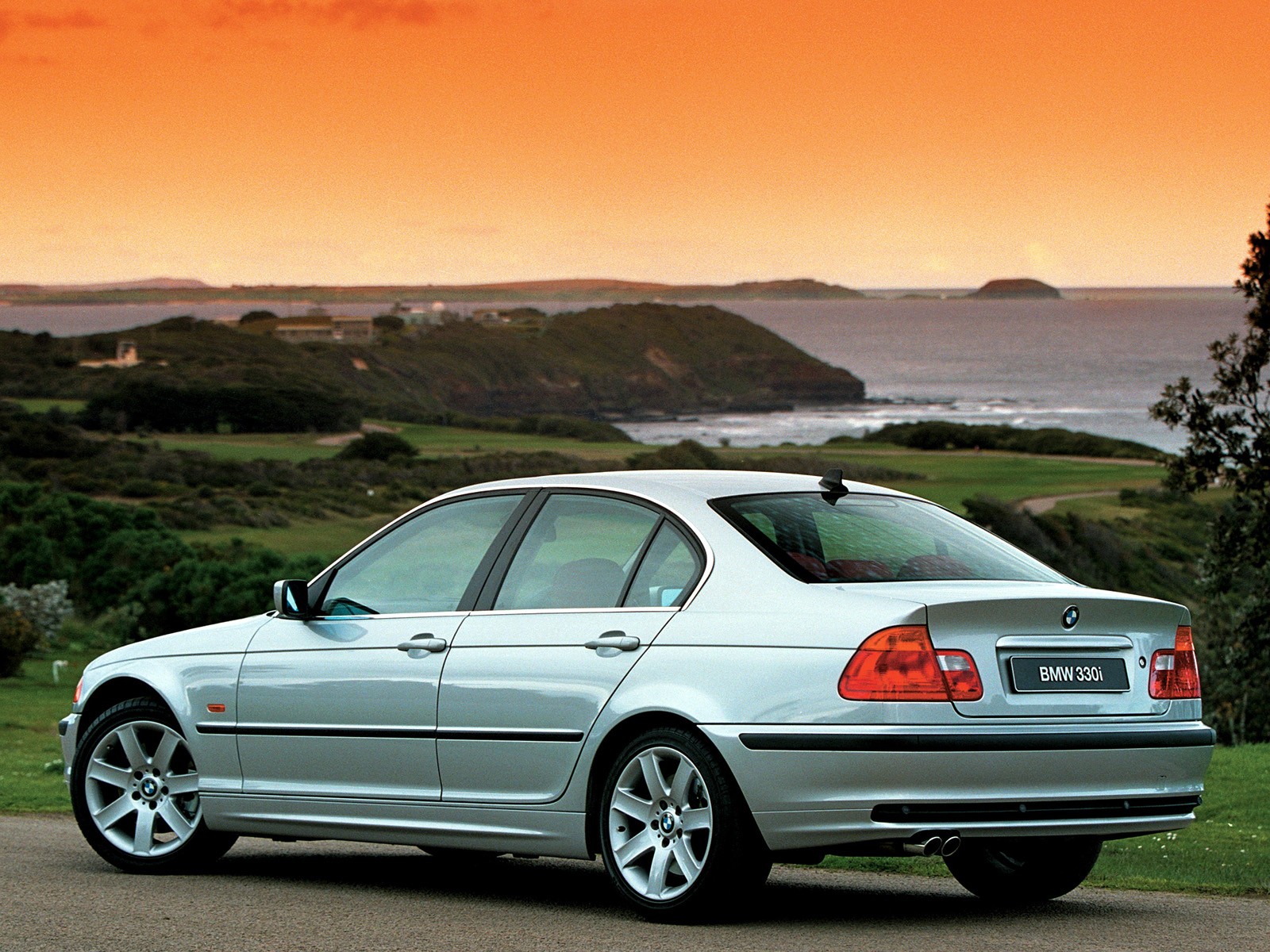 Bmw 3 Series Sedan photo 13