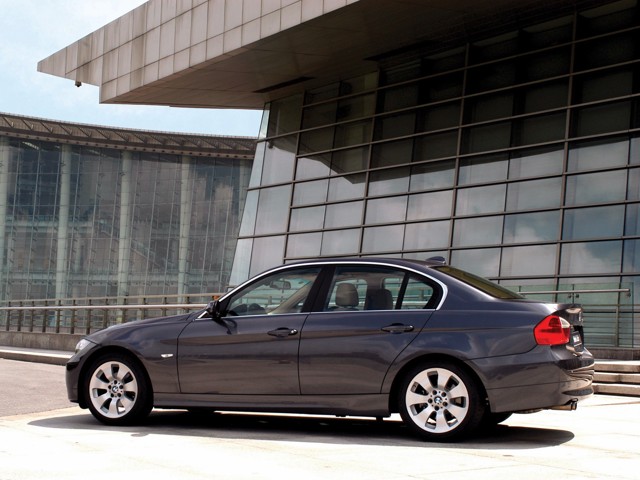 Bmw 3 Series Sedan foto 27