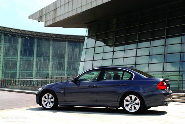 Bmw 3 Series Sedan foto 2
