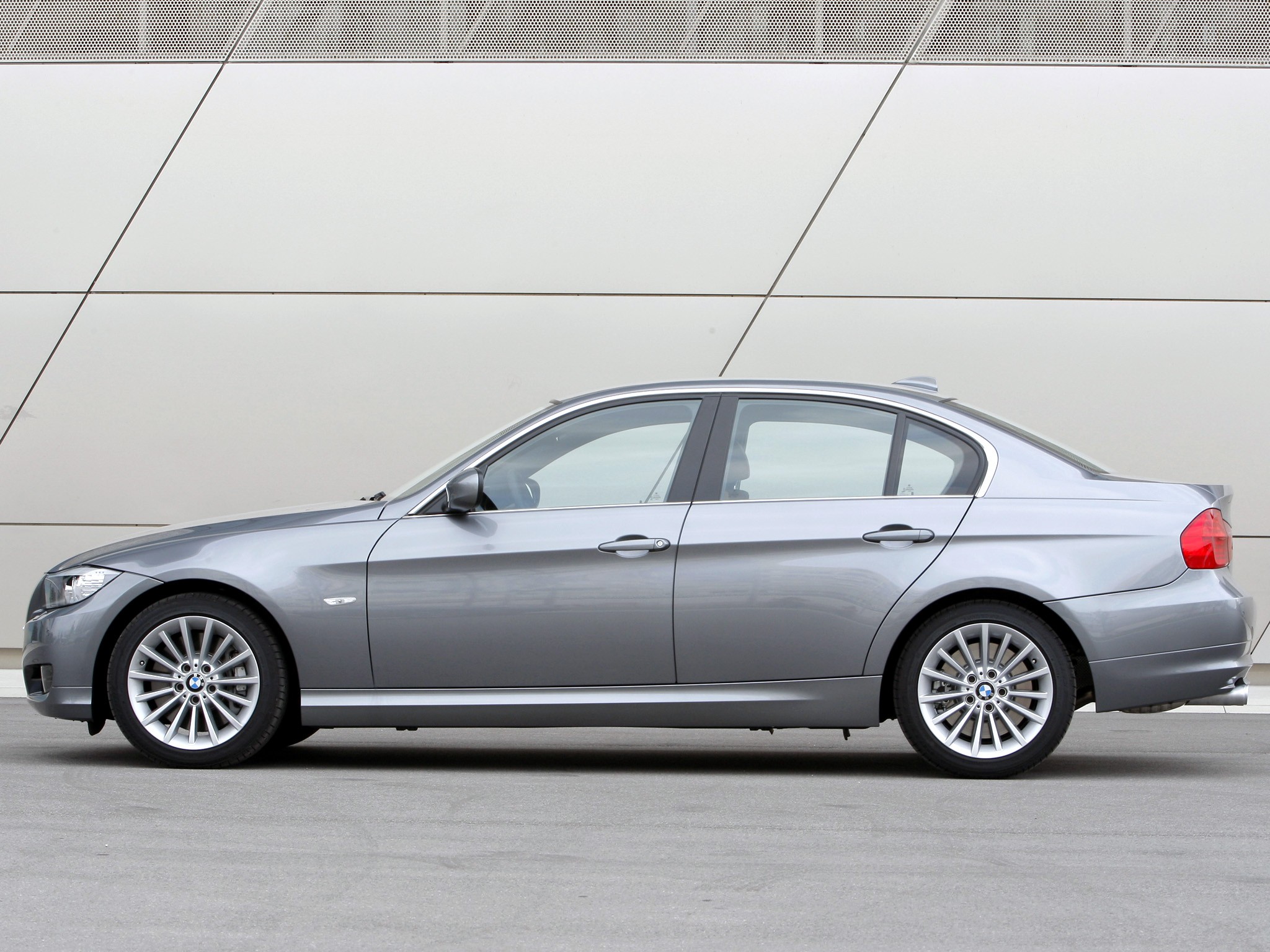 Bmw 3 Series Sedan photo 24