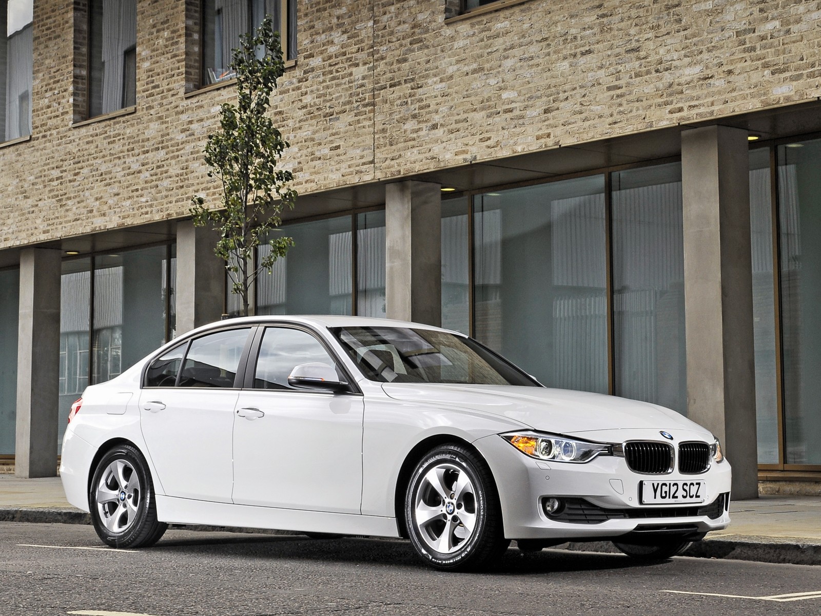 Bmw 3 Series Sedan photo 8