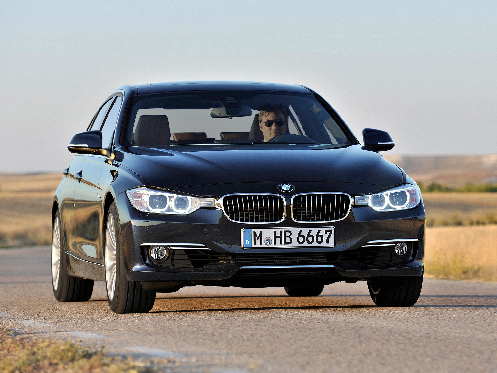 Bmw 3 Series Sedan photo 12