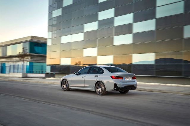 Bmw 3 Series Sedan photo 9