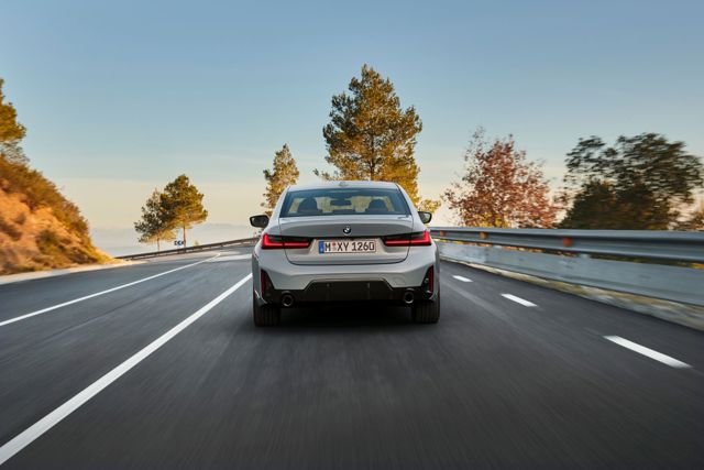 Bmw 3 Series Sedan photo 12