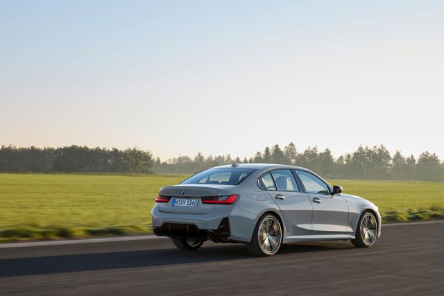 Bmw 3 Series Sedan photo 15