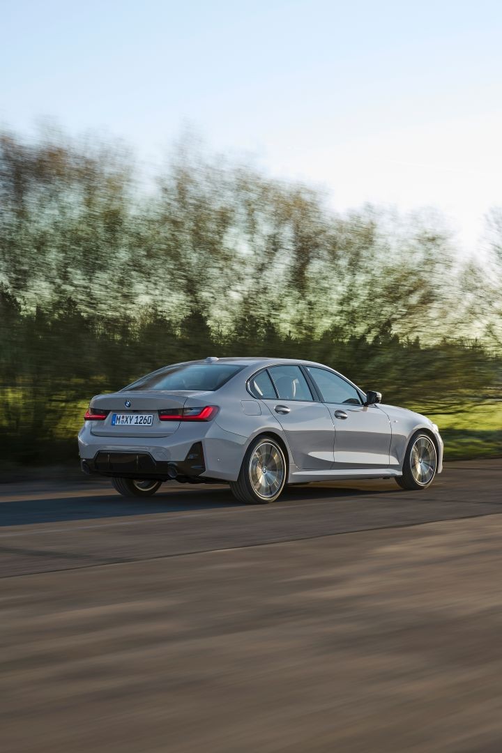 Bmw 3 Series Sedan photo 16