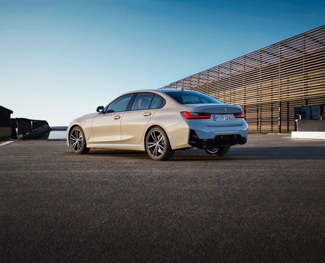 Bmw 3 Series Sedan photo 21