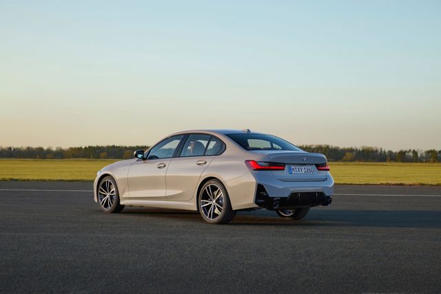 Bmw 3 Series Sedan photo 26