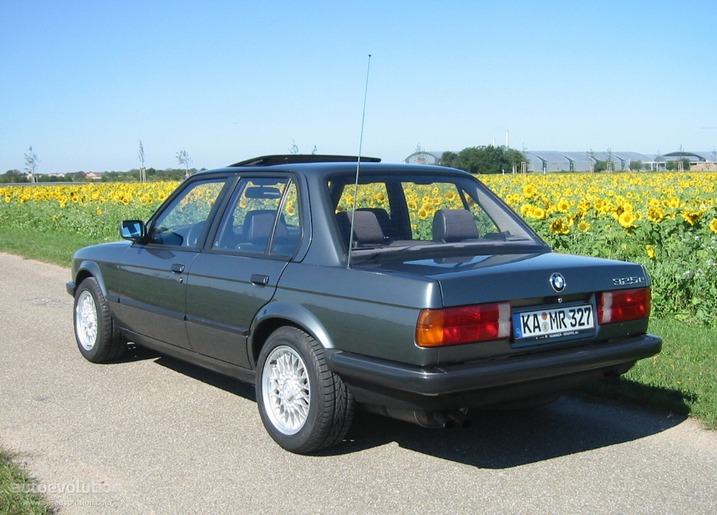 Bmw 3 Series Sedan photo 3