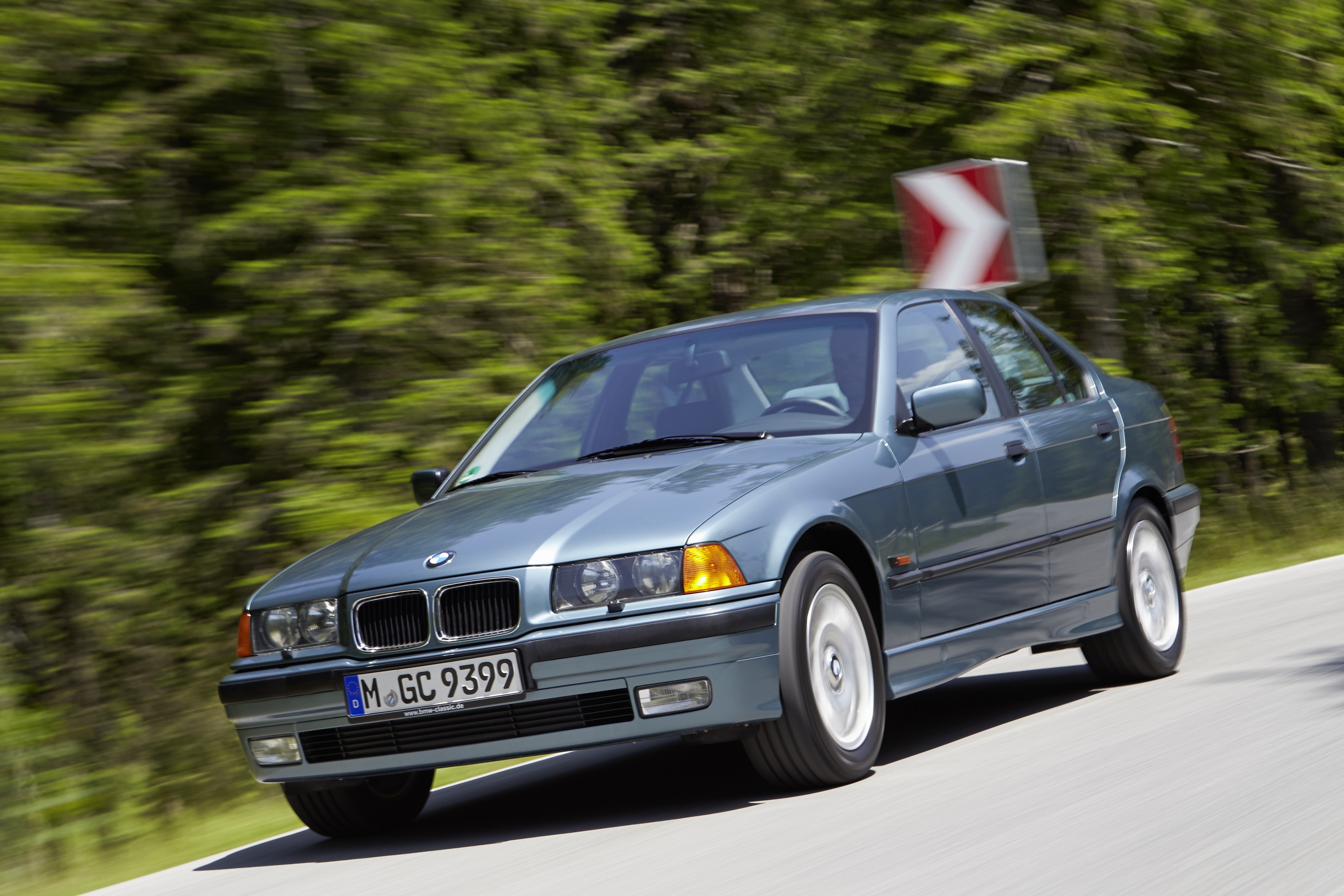 Bmw 3 Series Sedan photo 32