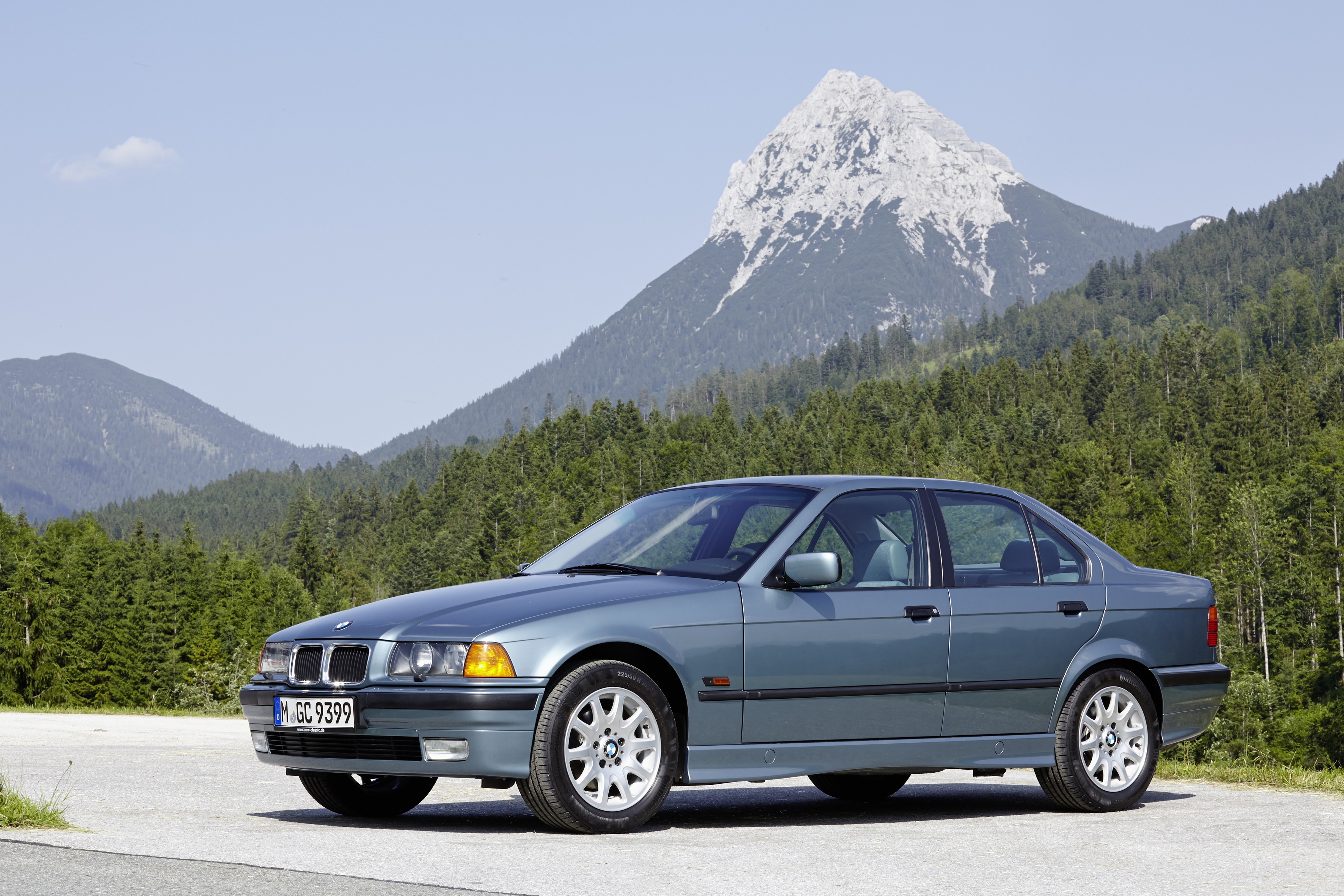 Bmw 3 Series Sedan photo 36