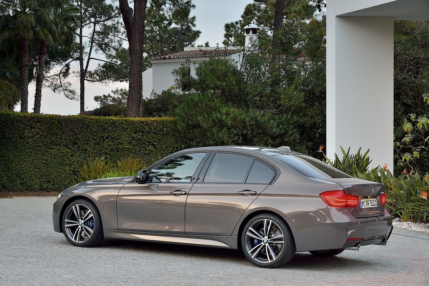 Bmw 3 Series Sedan photo 2