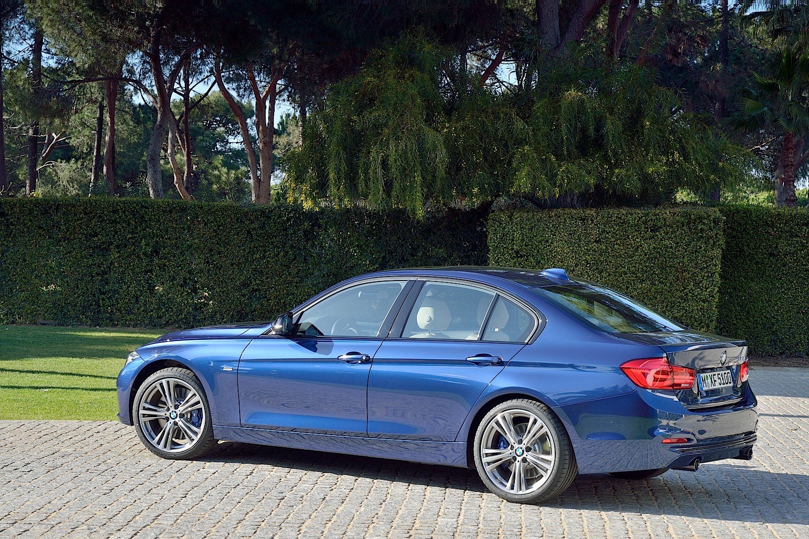 Bmw 3 Series Sedan photo 25