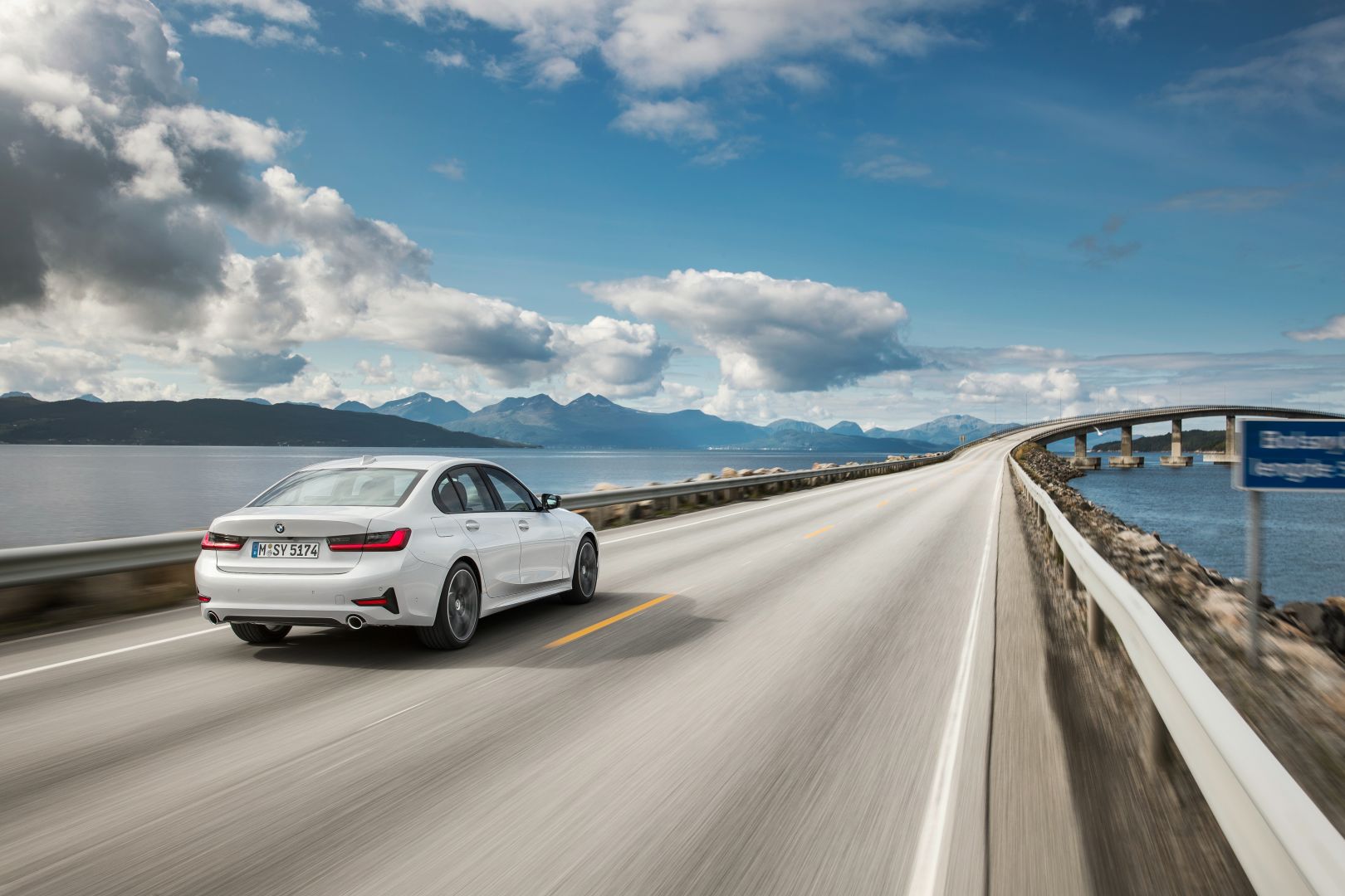 Bmw 3 Series Sedan photo 3