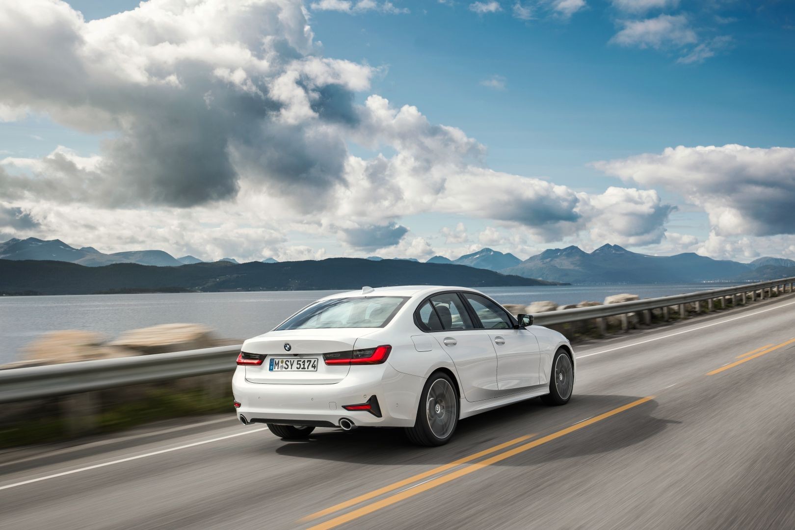 Bmw 3 Series Sedan photo 4