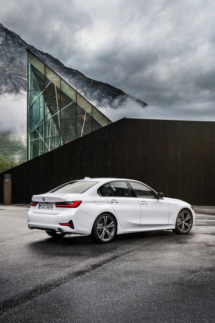 Bmw 3 Series Sedan photo 17