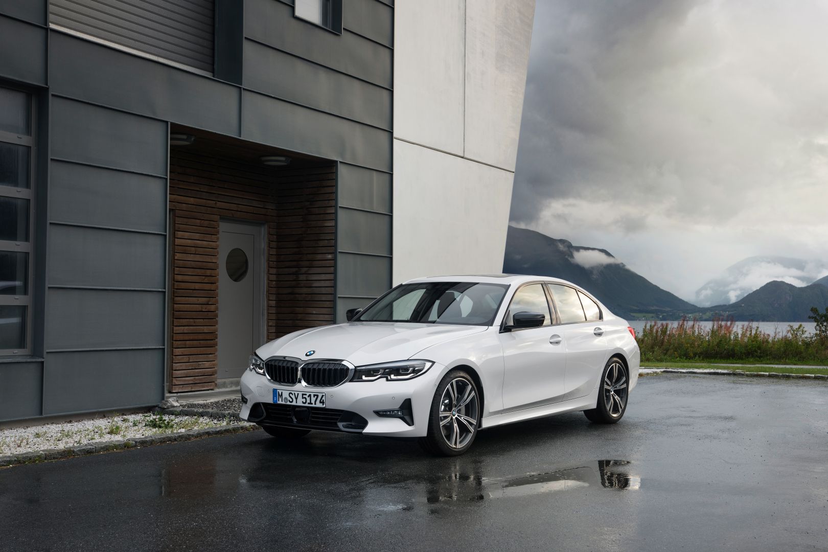 Bmw 3 Series Sedan photo 22