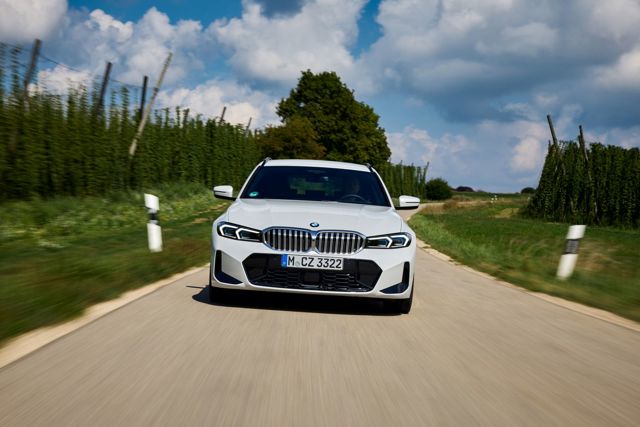 Bmw 3 Series Touring photo 90