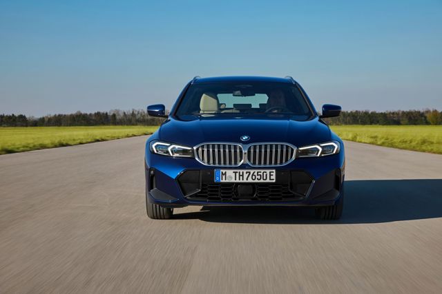 Bmw 3 Series Touring photo 12