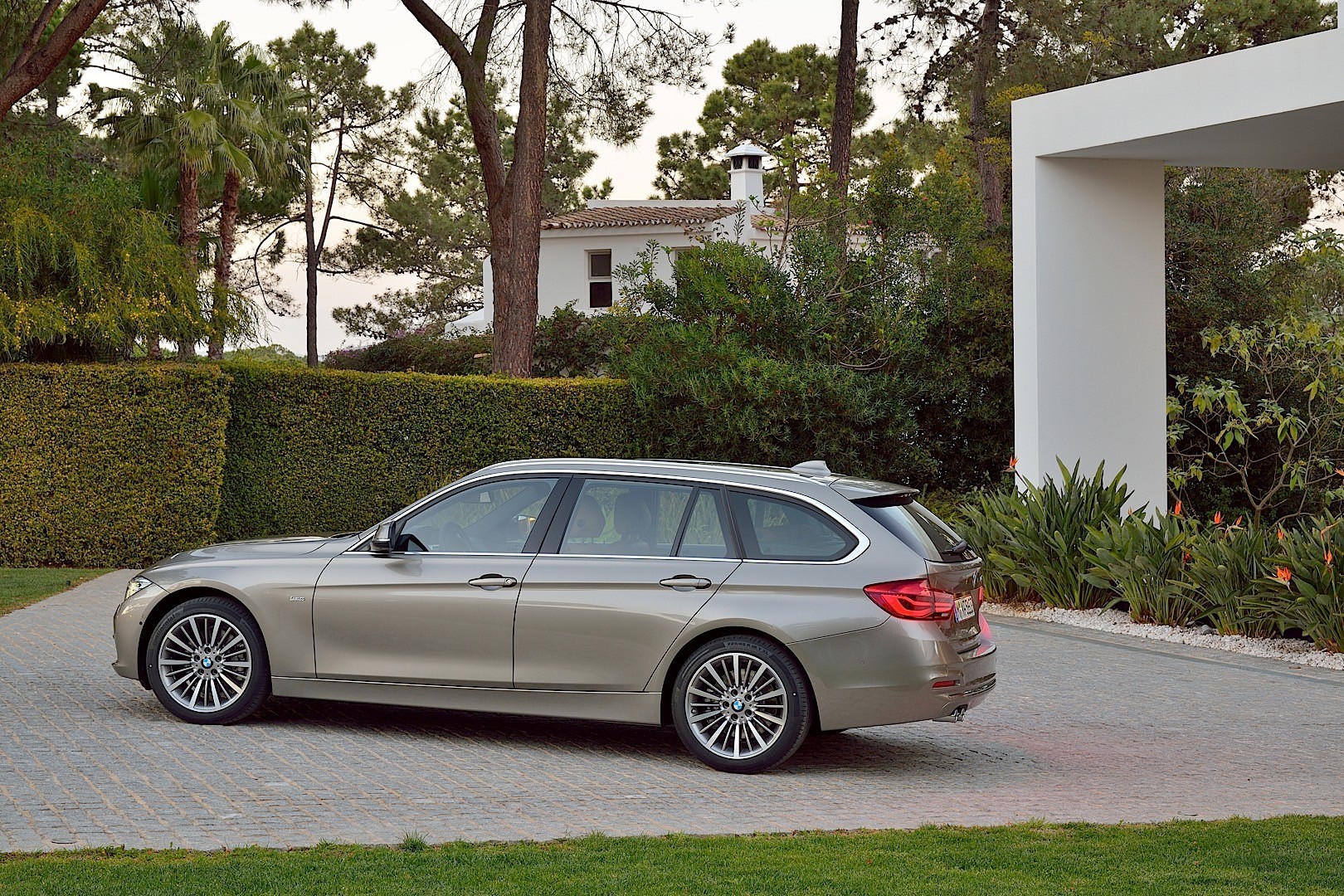 Bmw 3 Series Touring photo 8