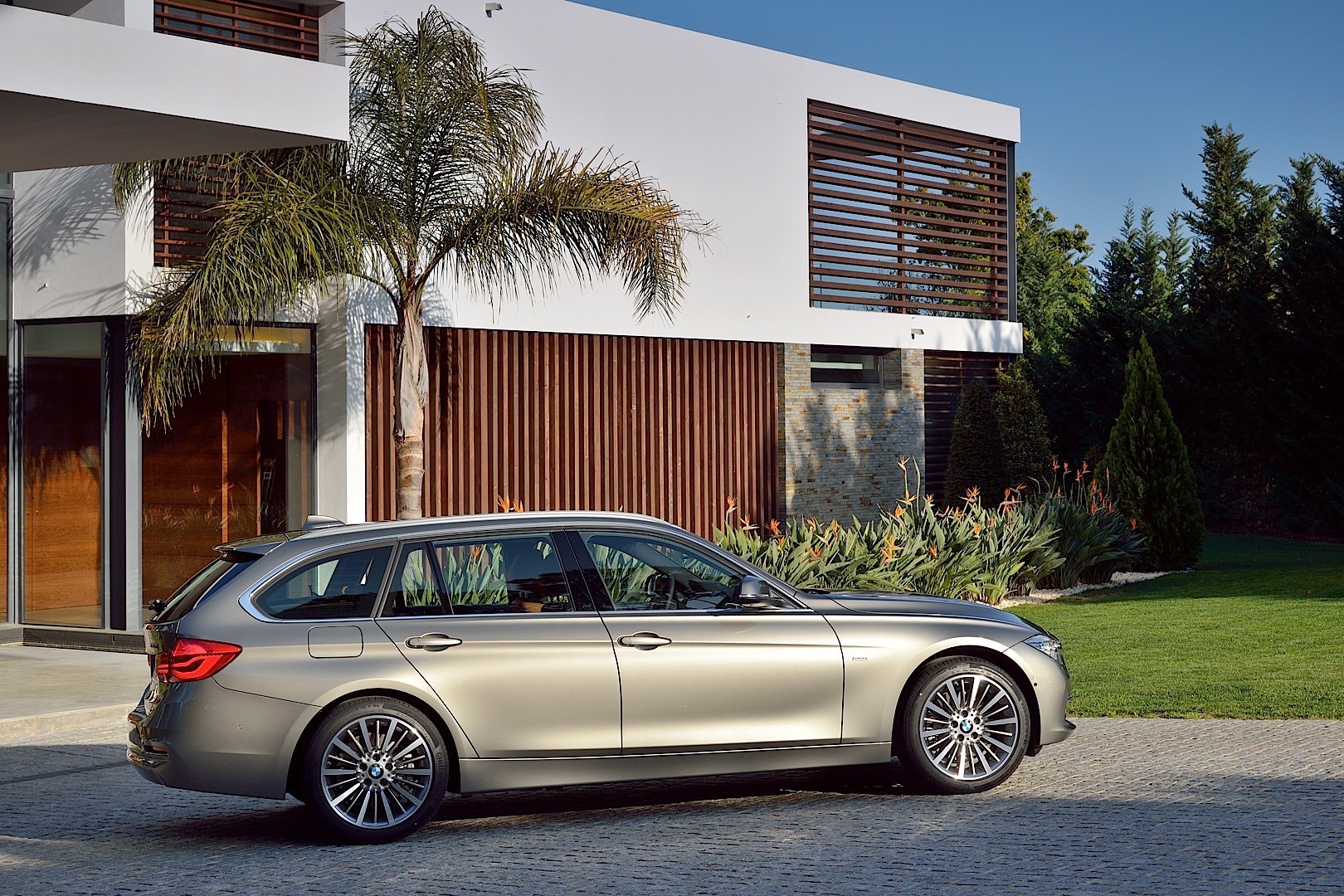 Bmw 3 Series Touring photo 10