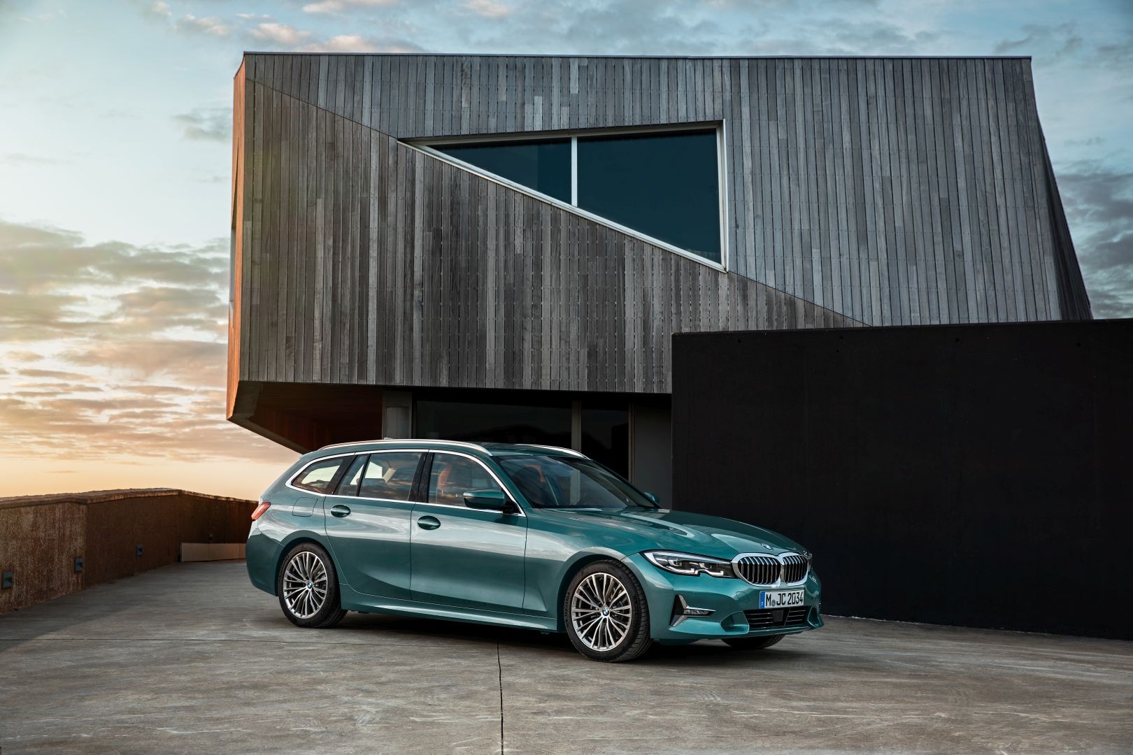 Bmw 3 Series Touring photo 3