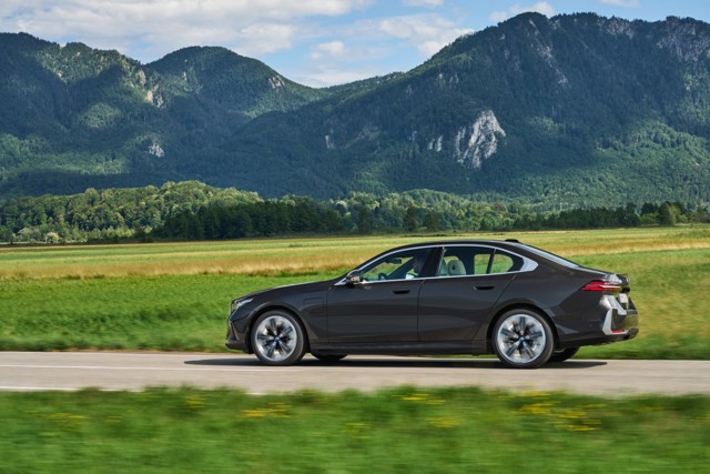 Bmw 5 Series Sedan foto 7