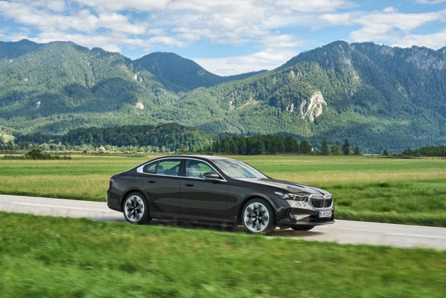 Bmw 5 Series Sedan foto 9