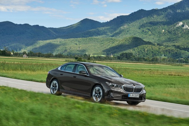 Bmw 5 Series Sedan foto 10