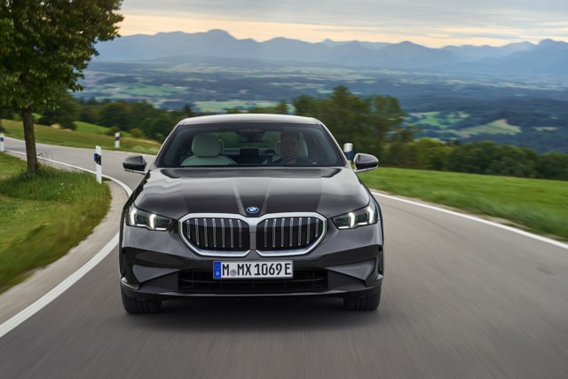 Bmw 5 Series Sedan foto 11