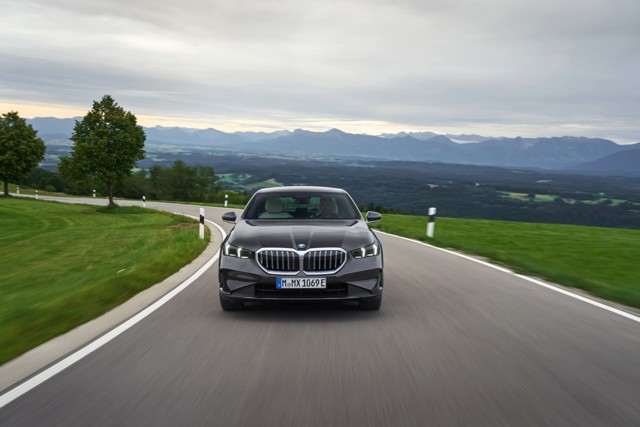Bmw 5 Series Sedan foto 12
