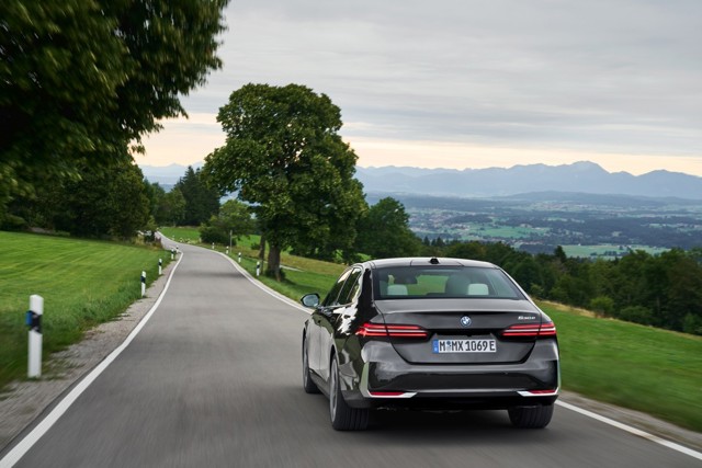 Bmw 5 Series Sedan foto 14