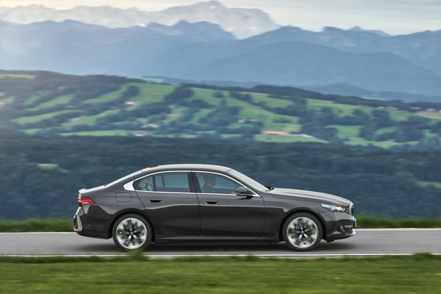 Bmw 5 Series Sedan foto 18