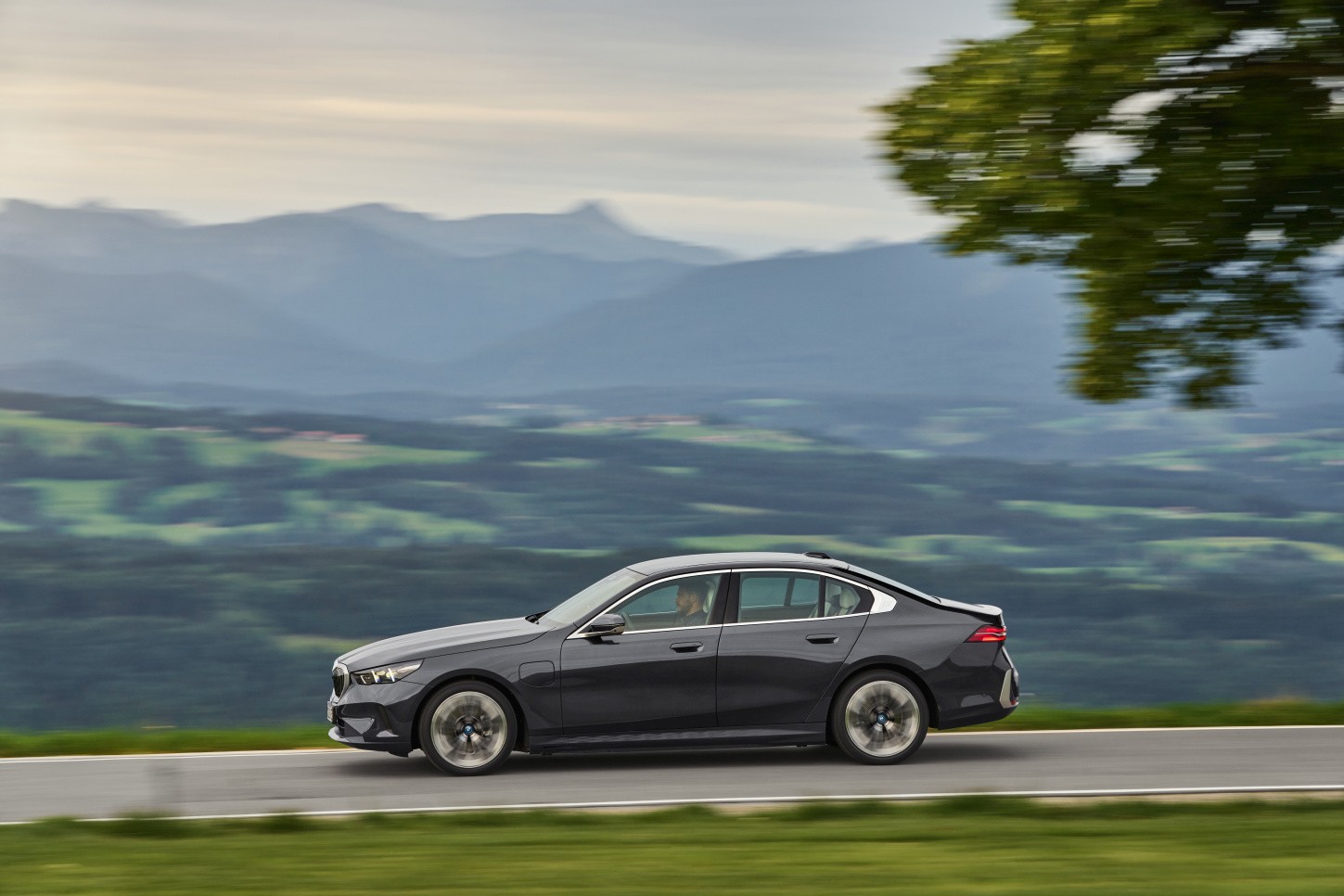 Bmw 5 Series Sedan photo 19