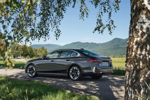 Bmw 5 Series Sedan foto 23