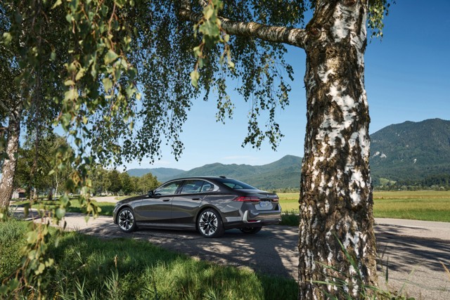 Bmw 5 Series Sedan foto 24