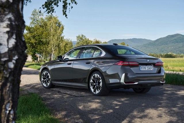 Bmw 5 Series Sedan foto 25