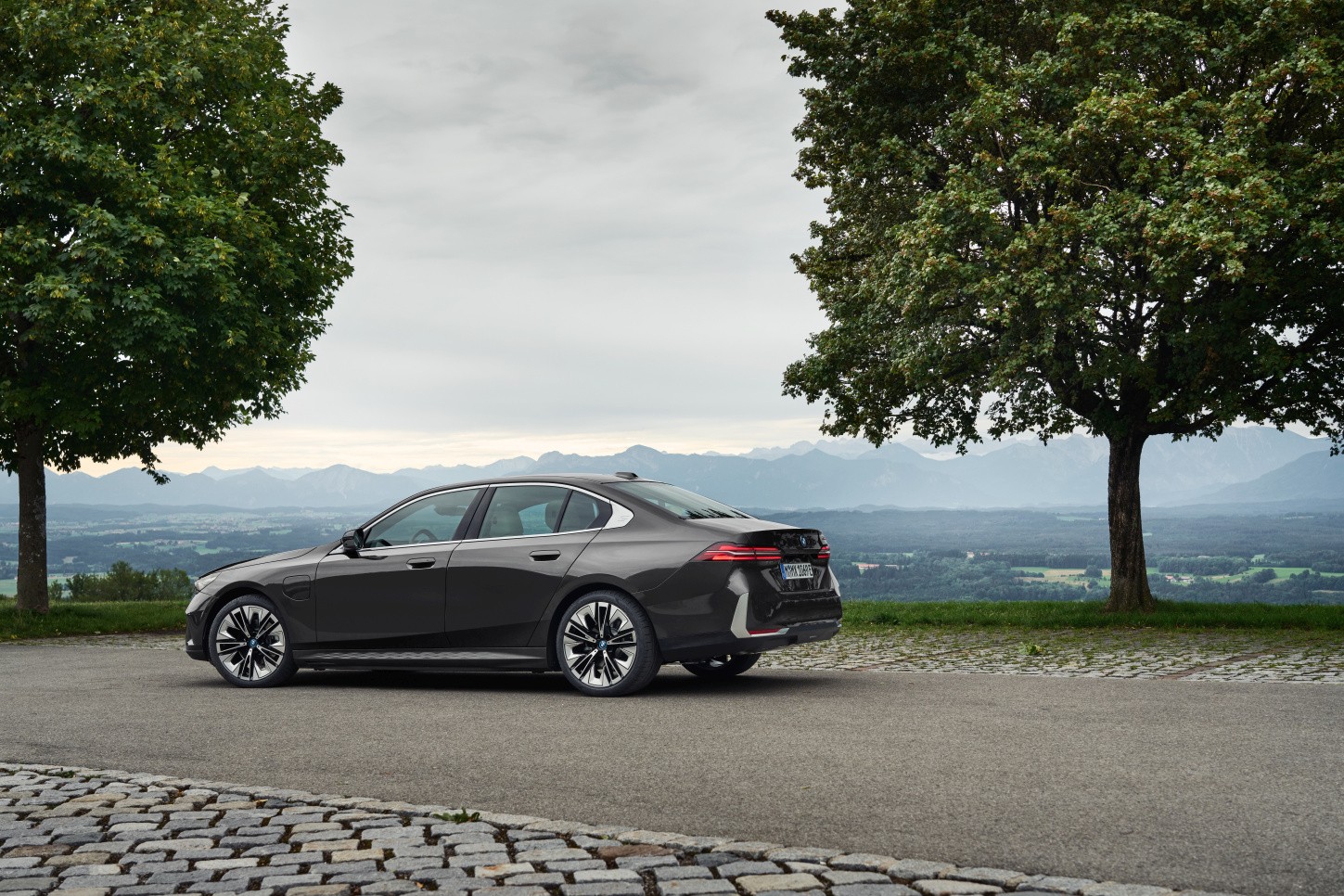 Bmw 5 Series Sedan photo 26