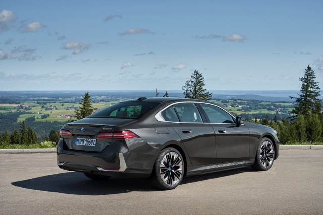 Bmw 5 Series Sedan foto 27