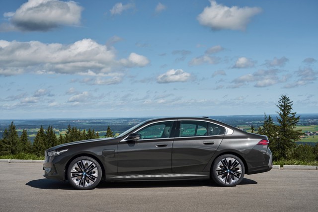 Bmw 5 Series Sedan foto 28