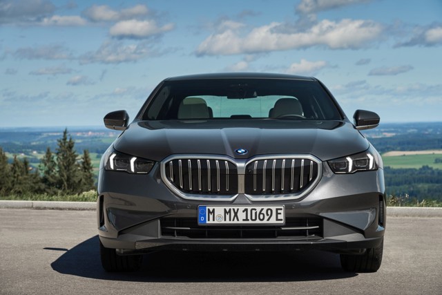 Bmw 5 Series Sedan foto 30